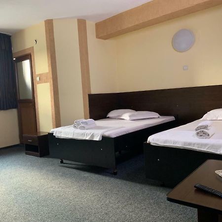 Hotel Monte Carlo Piteşti Esterno foto